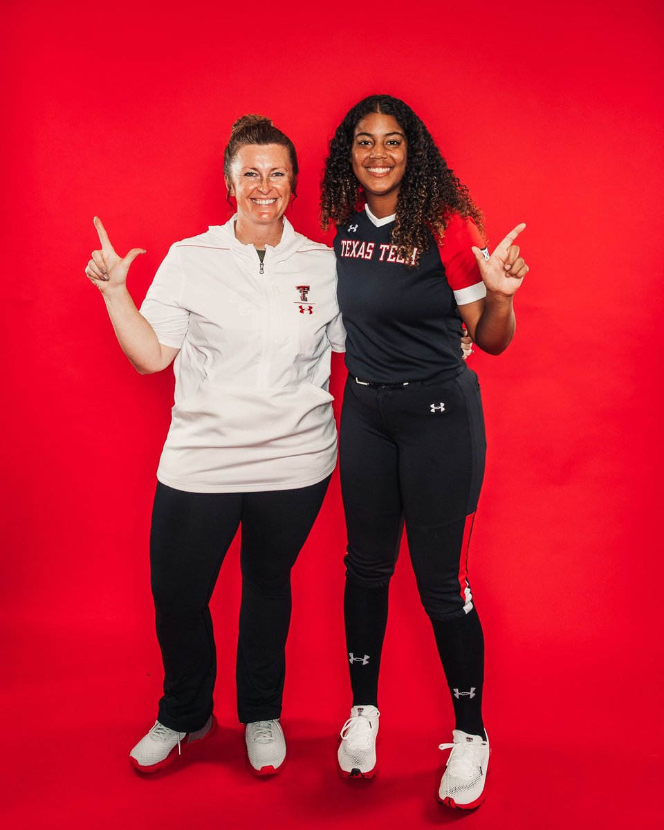 DeeMcClarity_8's tweet photo. What an amazing weekend! The official visit did not disappoint! Lubbock is such a great place and all the players and coaches were amazing! Excited to be a part of Red Raider Nation #WreckEm #GunsUp 🖤❤️🖤 https://t.co/ik3iUtfc0G