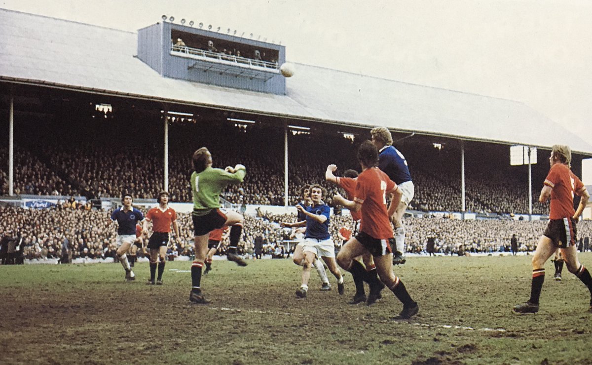 LCFCprogs's tweet photo. #FosseGold π¦
14th Feb 1976
#LCFC v #MUFC: An #FACup shock, as City go down by the odd goal in three to newly-promoted Man Utd (#BobLee for the Foxes). Great view of the old Main Stand...
FT: 1-2
#FilboFever #ChrisGarland #SteveKember #KeithWeller https://t.co/2JxU8yMr3G