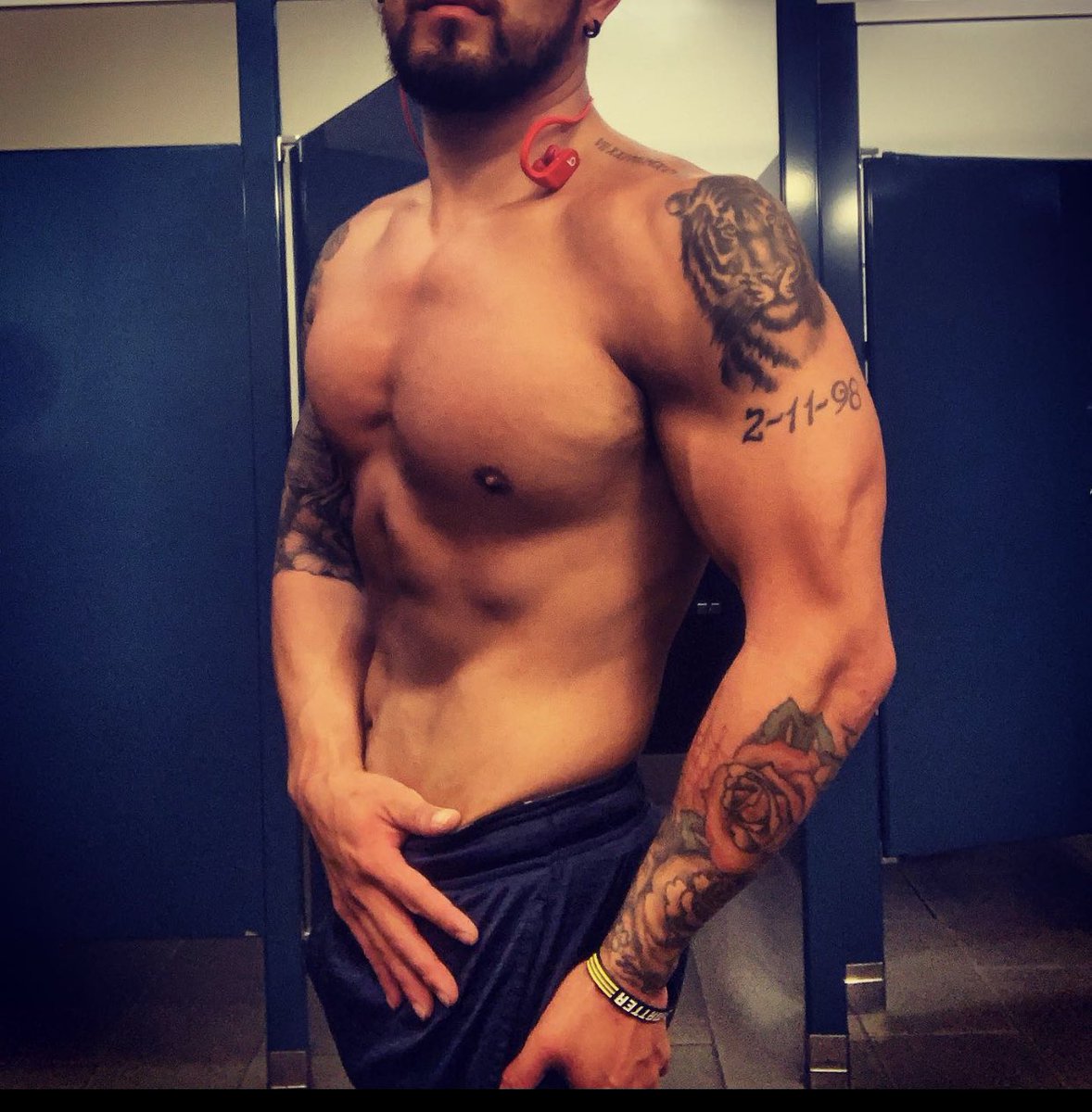 The_IkuroKwon's tweet image. When life Push you gotta Push Back People thirsty to be a hashtag…We grew up having to hook, jab, lose a fight go home and get a whooped ass! 

#HumbledByHustle #FightLand #ContraStrong @MLW