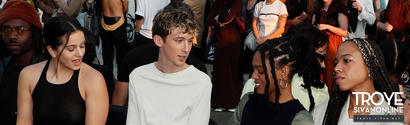 TroyeSivanNET's tweet photo. 📰𝗡𝗲𝘄 𝗣𝗼𝘀𝘁: @troyesivan at New York Fashion Week - https://t.co/OzfmHb4sId

📸𝗣𝗵𝗼𝘁𝗼𝘀: https://t.co/wfzd78DRdC https://t.co/1KWPmXTnQ3