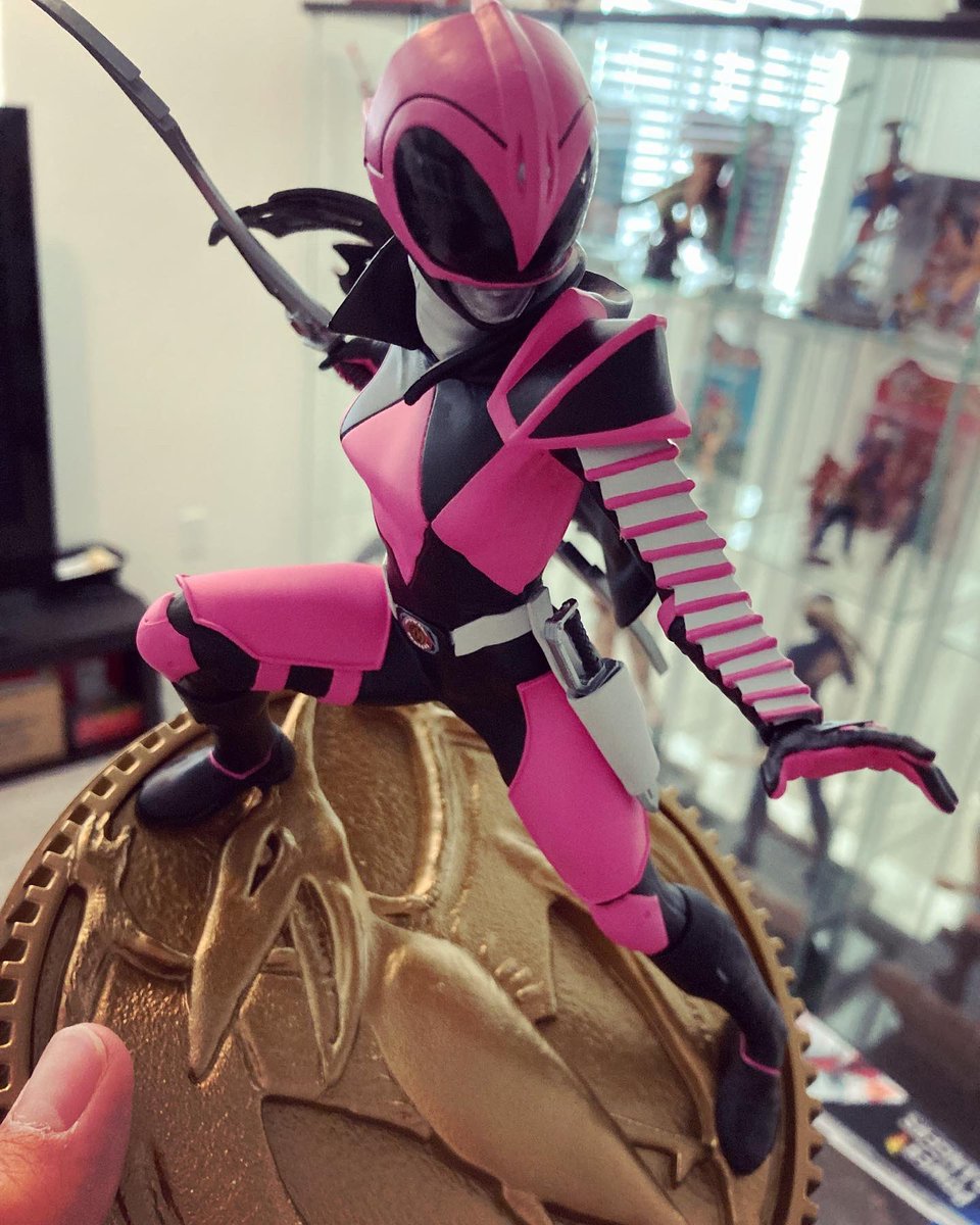 ironpinky's tweet photo. Ranger Slayer and Zedd figures by @collectpcs. I had a hand in designing the pose and bases #powerrangers #pcstoys #collectpcs #edwinhuang #rangerslayer #lordzedd https://t.co/IRgsiwoQ4S