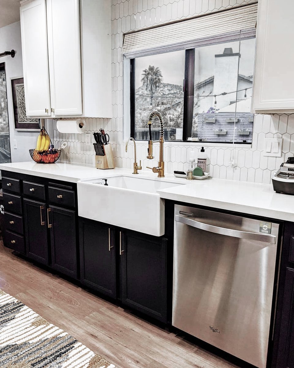 VigoIndustries's tweet photo. This modest and eclectic ensemble feels very familiar to us. It feels a lot like home.
Thanks for sharing @trulie_christie | VIGO Edison Pull-Down Spray Kitchen Faucet in Matte Brushed Gold
.
#homedecor #homedecoration #homedecorator #homedecorating #homedecorblog #homedecorlove https://t.co/svA8AqIvSi