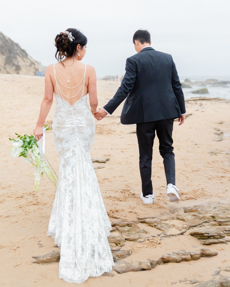ChristinaChoRAW's tweet photo. S &amp; D's wedding was simple yet stunning! 😍 
.
.
.
.
.
 #beachsidewedding #beachwedding #bobmarleyquote #beachweddingphotographer #lagunabeach #lagunabeachwedding #weddingphotographer #mycrystalcoast #beach https://t.co/FzrYPOvtXk