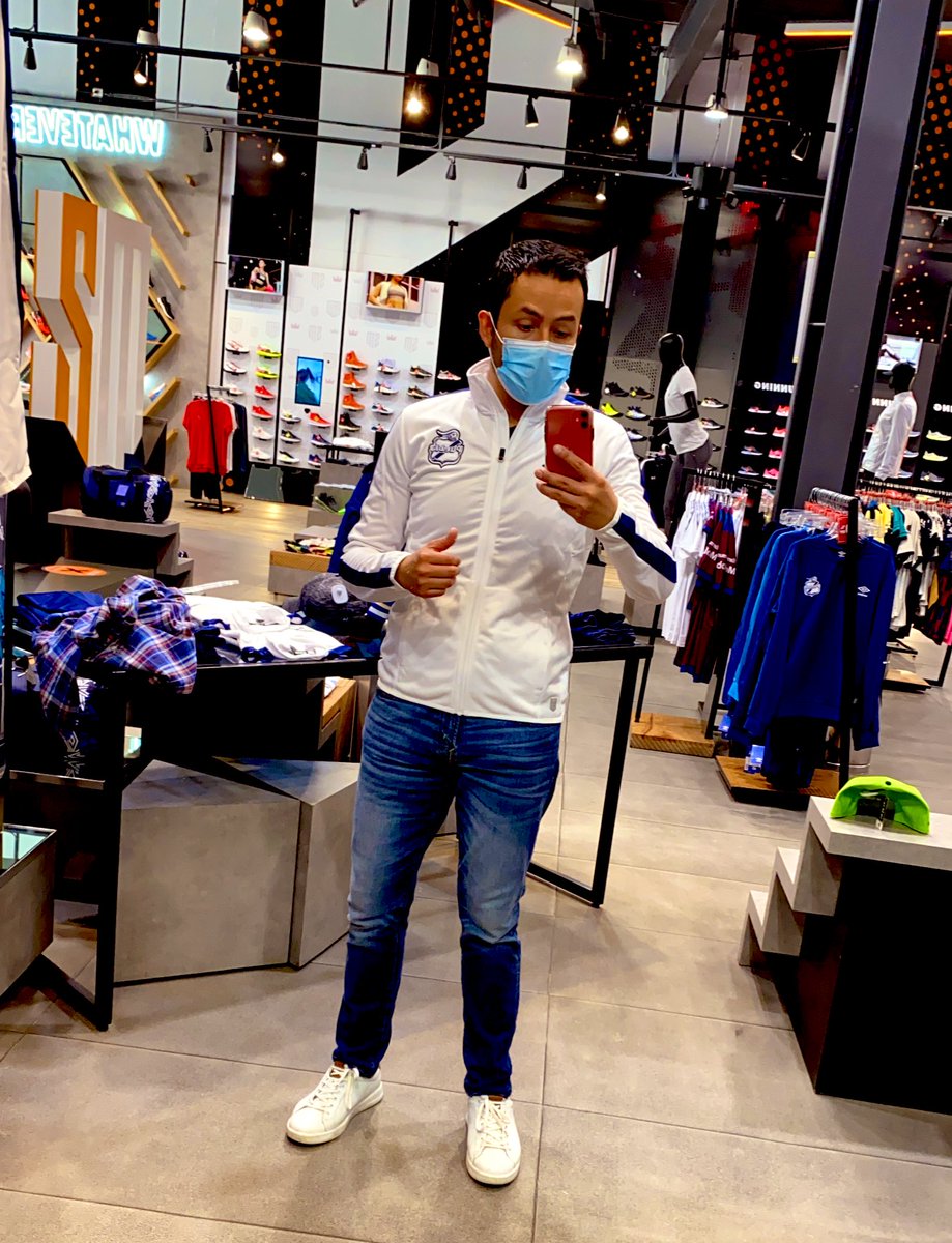 Chulada <a href="/ClubPueblaMX/">Club Puebla🎽</a> 🎁🎉🥳🤩 llegó el regalo 👀👀⚪️🔵 #LaFranjaQueNosUne