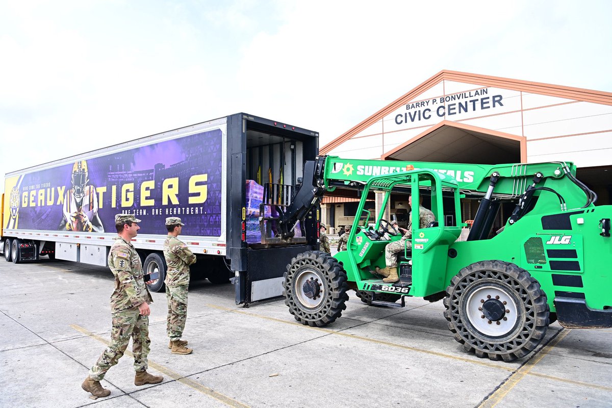 LSU1 traveled down to Terrebonne Parish and Lafourche Parish to deliver supplies