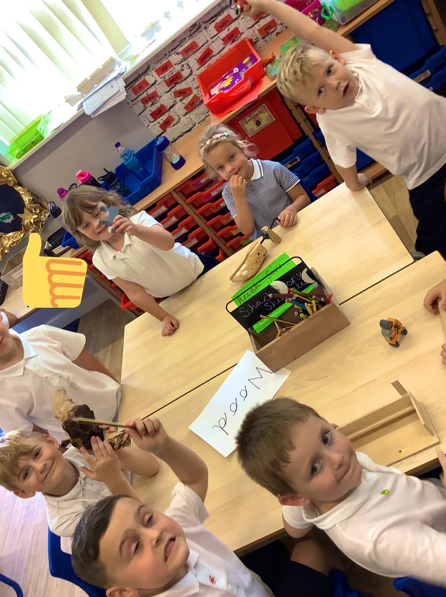 Dodgson_SMCA's tweet photo. In Science, Y1LD and Y1SB had a great time investigating the materials that could be found in our environment. The children were able to distinguish between objects and the materials that they were made from. 🔍#youngscientists #everydaymaterials https://t.co/FzxGvf35kW
