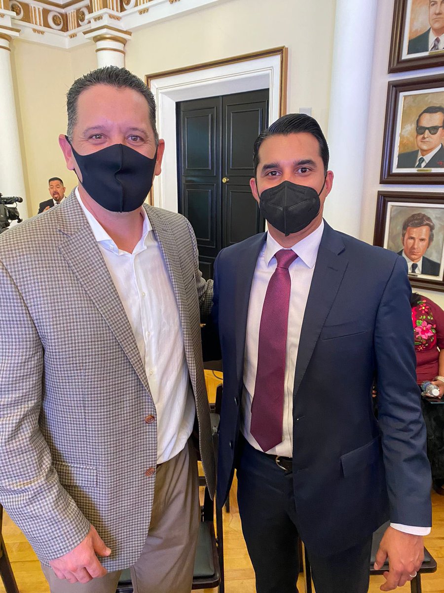 FroylanGamezG's tweet photo. Un gusto presenciar y acompañar al Gobernador @AlfonsoDurazo en el primer mensaje que dirigió a los Sonorenses. Hay que construir un Sonora para todos y no para unos cuantos. Sin duda hay proyecto, voluntad y experiencia para transformar al Estado #SonoraTierraDeOportunidades https://t.co/827YB9e6Sv