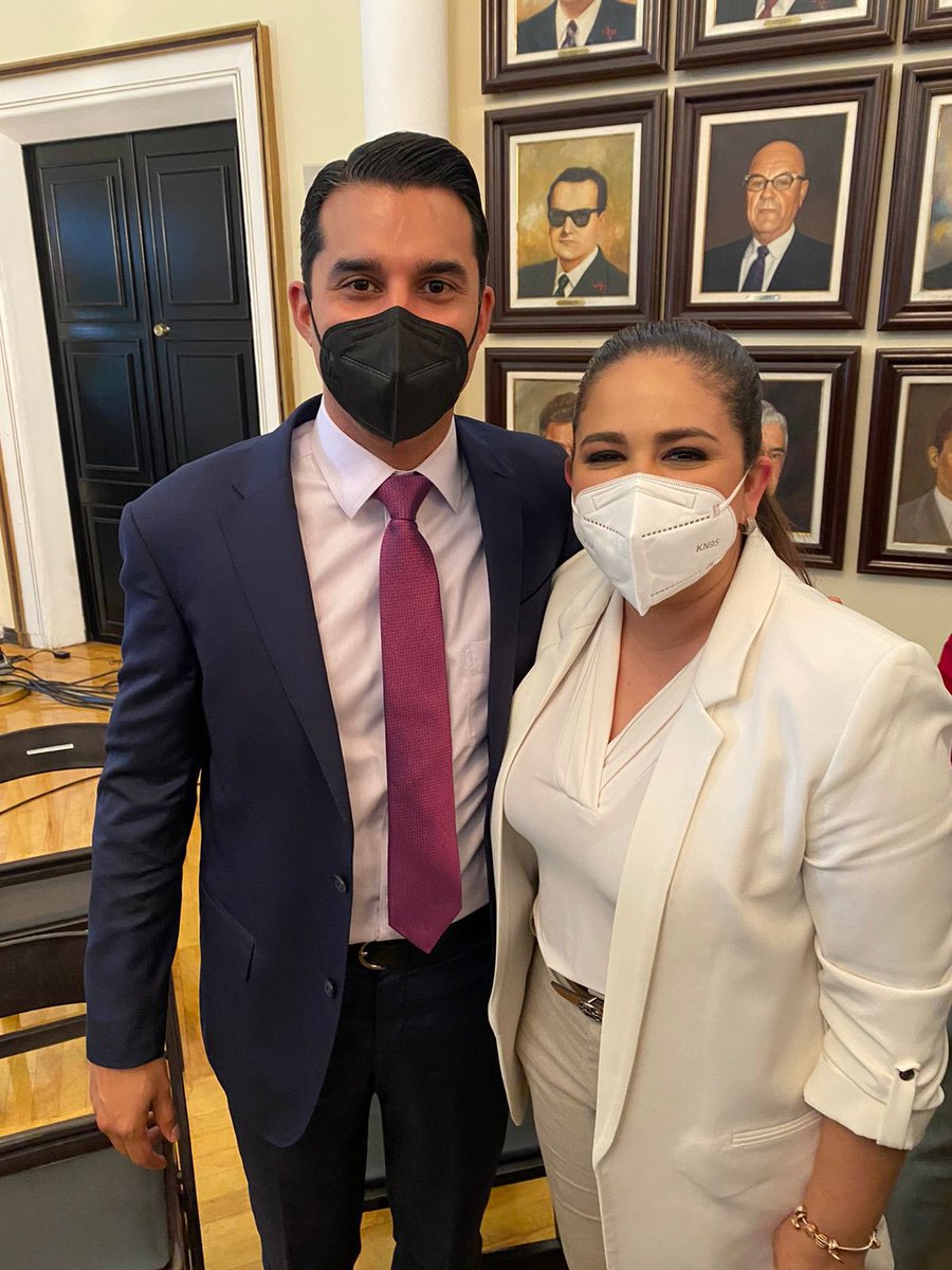 FroylanGamezG's tweet photo. Un gusto presenciar y acompañar al Gobernador @AlfonsoDurazo en el primer mensaje que dirigió a los Sonorenses. Hay que construir un Sonora para todos y no para unos cuantos. Sin duda hay proyecto, voluntad y experiencia para transformar al Estado #SonoraTierraDeOportunidades https://t.co/827YB9e6Sv