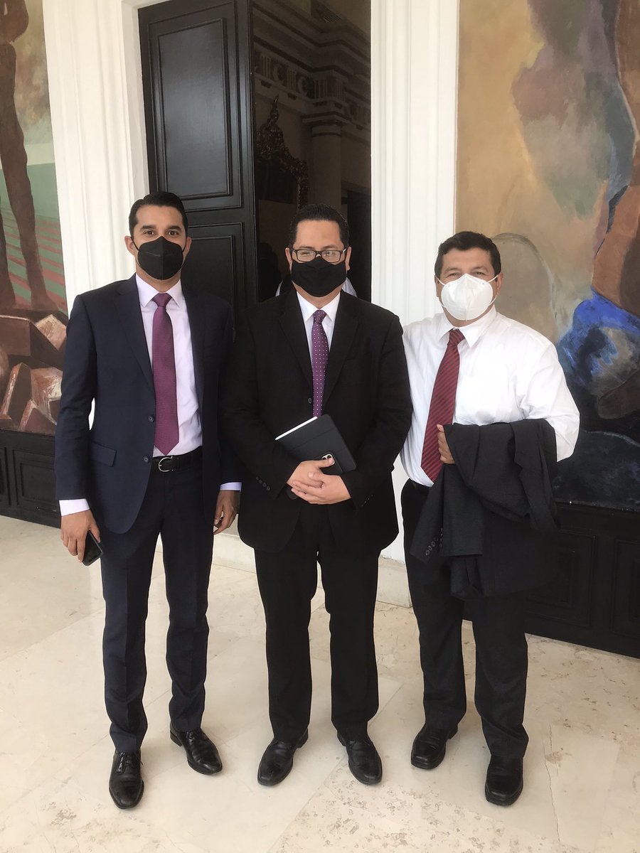 FroylanGamezG's tweet photo. Un gusto presenciar y acompañar al Gobernador @AlfonsoDurazo en el primer mensaje que dirigió a los Sonorenses. Hay que construir un Sonora para todos y no para unos cuantos. Sin duda hay proyecto, voluntad y experiencia para transformar al Estado #SonoraTierraDeOportunidades https://t.co/827YB9e6Sv