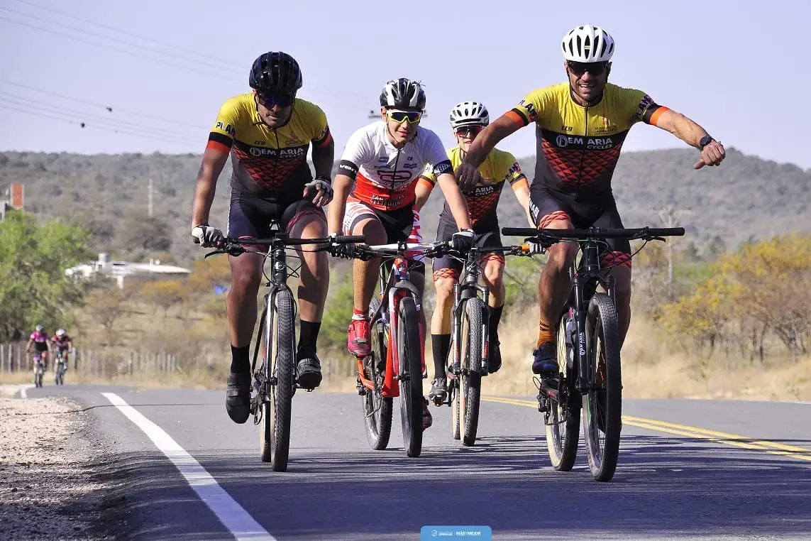 📌 9na edición de la carrera de #MountainBike #VueltaALaSierrita  – sábado 6 y domingo 7 de noviembre -.

Se realizó el #ReconocimientoDeCircuito ⛰️ 🚵‍♀‍🚴🚵‍♀‍
👉 Participaron más de 300 ciclistas de todo el país.