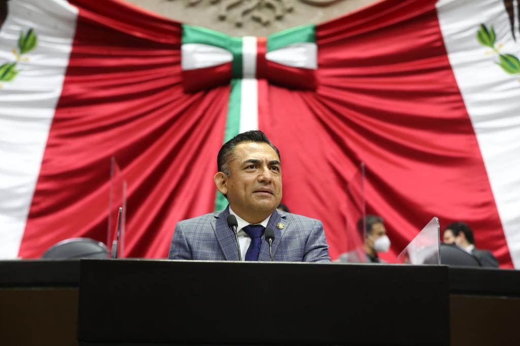 GPPRIDiputados's tweet photo. En su posicionamiento sobre el apartado de política interior del Tercer Informe del @GobiernoMX, nuestro Diputado @lazarojimeneza ahondó en los temas de violencia política, migración y protección civil en materia de desastres naturales. https://t.co/UEtPjCRnKw