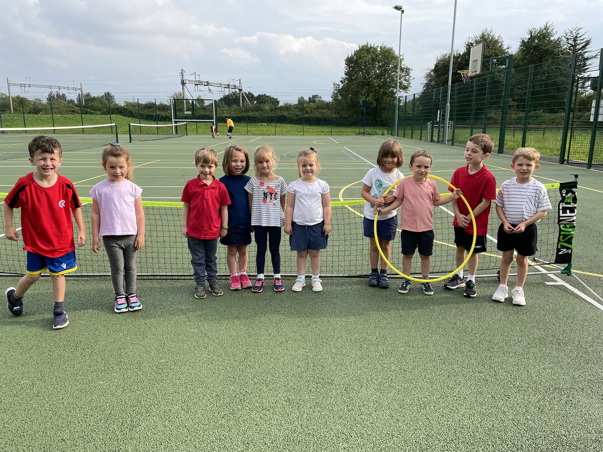 tennismum2's tweet photo. What a great Monday starting off with 8 ladies for Cardio this morning ! Followed by full groups for Blue, Orange and Teens. Finishing off under the flood lights with a 1:1 #greatwaytostarttheweek https://t.co/7ymJr38vuj