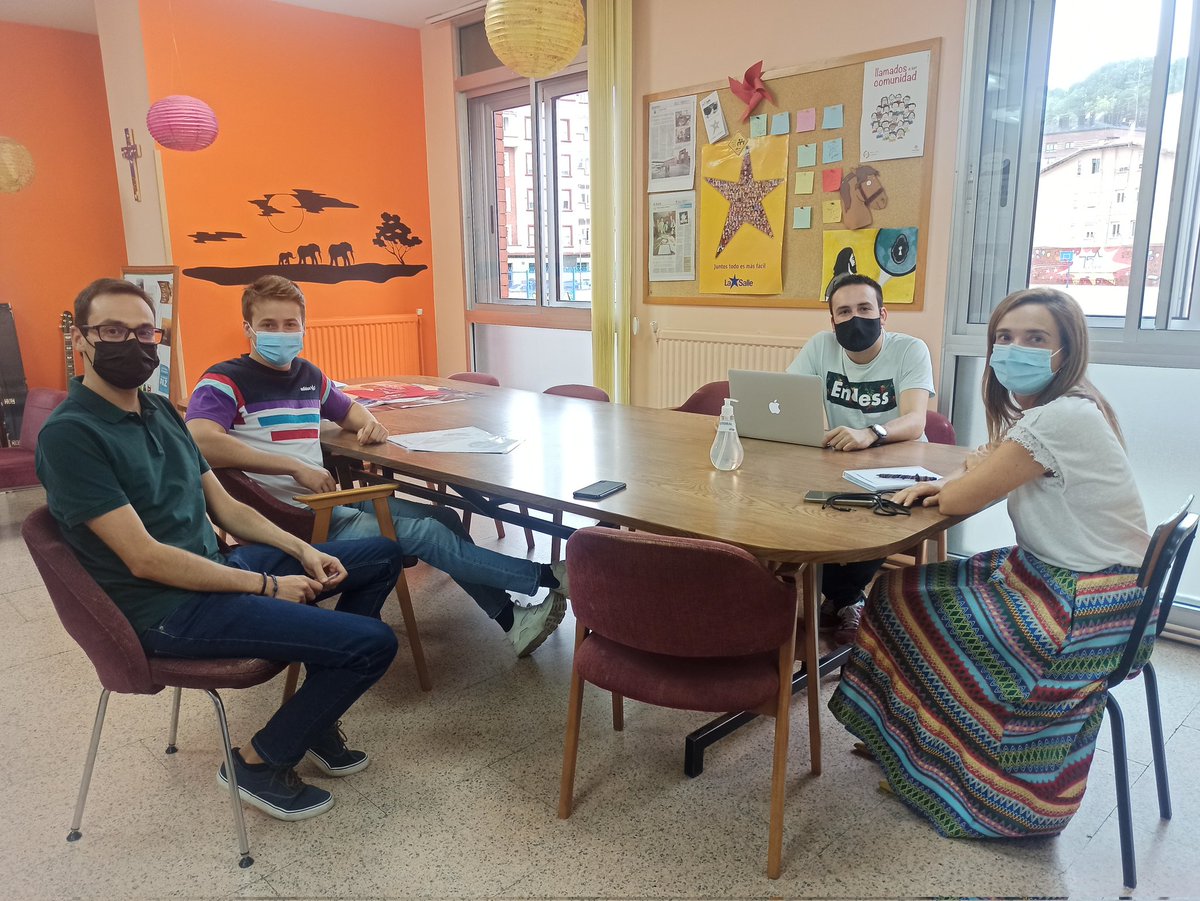 COORDINACIÓN PASTORAL - Hoy se han reunido Marta y Esteban, delegados de Pastoral curricular y extracurricular del centro, con Roberto y Alonso, coordinadores de <a href="/GSSayela/">Grupo Scout Sayela</a>  (y antiguos alumnos también), para organizar el curso.

#SomosLaSalle💫 #SomosPastoral 
<a href="/LaSalleSectorVa/">La Salle Sector Valladolid 💙💛</a>