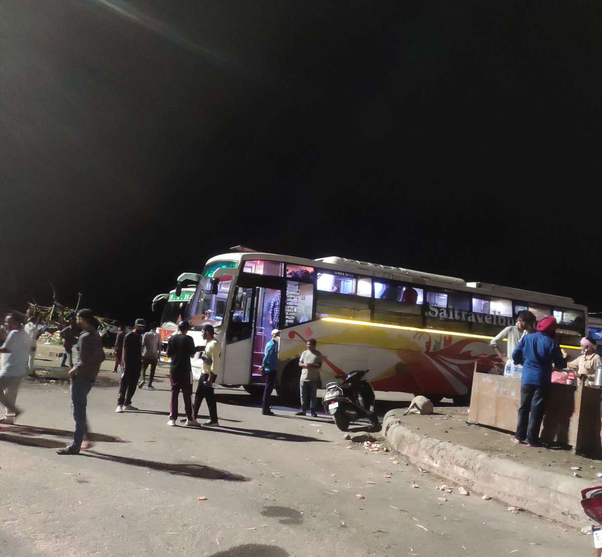 Amit_Sharma_7's tweet photo. Late night test at lakhanpur j&k border...If you don't take double dose of vaccine you should be ready for test to entering in j&k
#safetyalwaysfirst
#JammuAndKashmir #vaccine https://t.co/hAcgVi9icB
