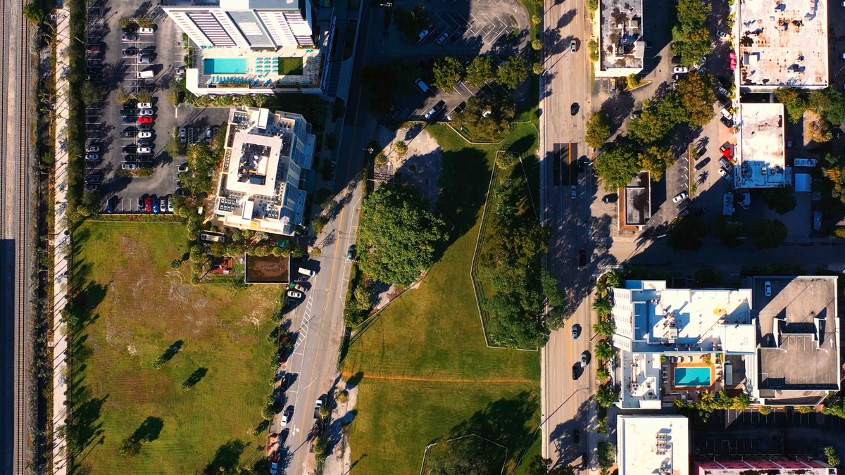 FlaglerVoice's tweet photo. Have you heard the City of Fort Lauderdale is planning to deal 3.5 acres of green space Downtown to a nightclub operator?

Help save the park by contacting the Fort Lauderdale City Commissioners and the Mayor. They will listen if their voters speak out. (1/2) https://t.co/vB9aXHxeXf