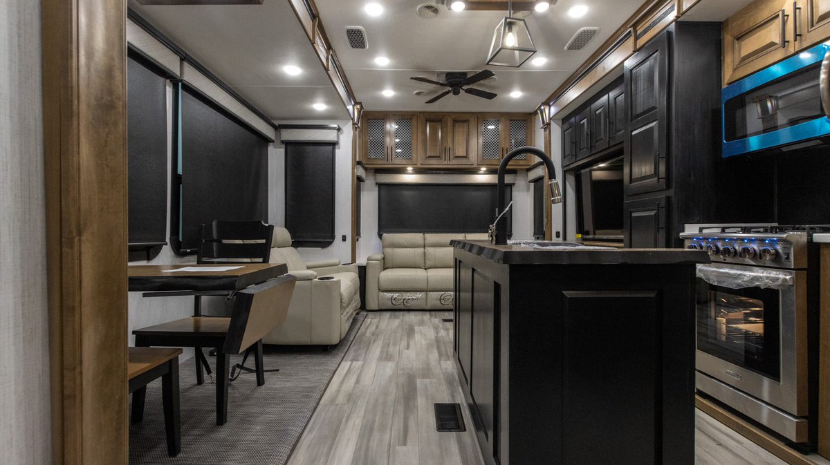 TerryTownRV's tweet photo. See new sights and experience new adventures in the 2021 Heartland Bighorn 3300 DL. Interested in learning more? Give us a call at (616) 213-0188! You can also visit us online for pricing and to shop our NEW and USED inventory! https://t.co/cTYetFdtJj