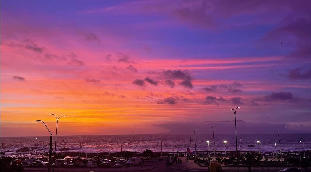 diarioafta's tweet photo. 🌅 #Antofagasta | Hermosa postal de atardecer antofagastino tomada en el Balneario Trocadero, ubicado en el sector norte de la ciudad.

 📷: @Chile_marchigue. https://t.co/TxrCKE92b7