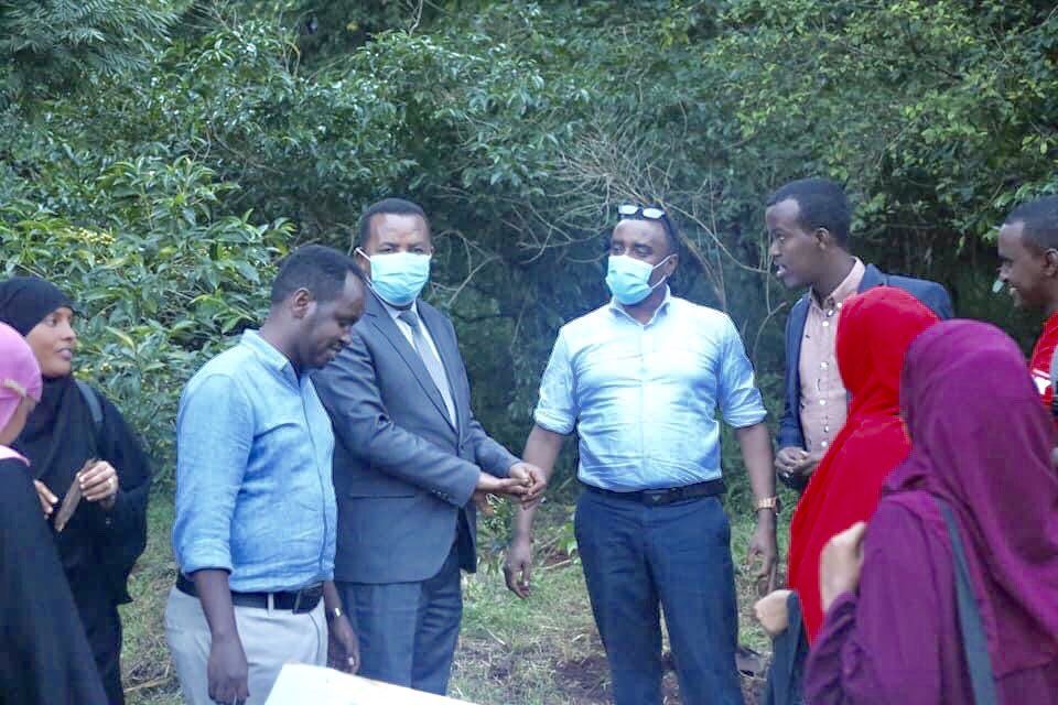 Planting 🌱 with @JimmaUniv President Dr Jamal Abafita at Jimma. This marks establishing a new South-South collaboration between @JimmaUniv and @RSUsomalia. We are approaching the end of a two week Poultry training for Somali professionals.