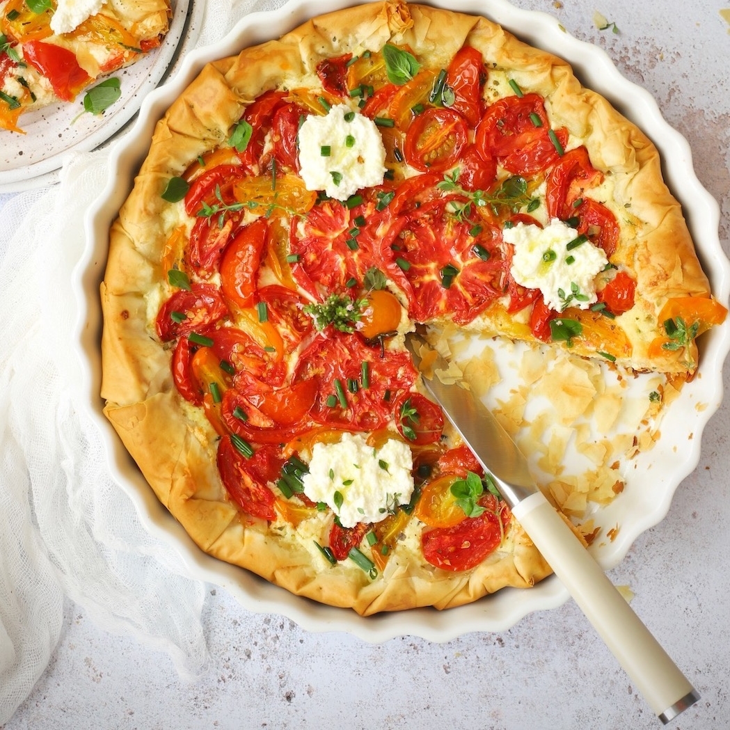 FilloFactory's tweet photo. Its #tomatoseason (yum!) and what better way to celebrate than with a fresh, flavorful tomato tart from @marilenaleavitt ?!

You too can create this fresh tomato masterpiece. 

🔗  For the full recipe visit  https://t.co/sKe4HkI6CF

#fillodough #puffpastry #pastrychef https://t.co/EZloJv3xJl