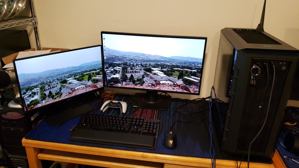 Geodude25trade's tweet photo. @LinusTech Love the desk pad! https://t.co/eToVHKMQ2h https://t.co/sL3Hpf6Q83