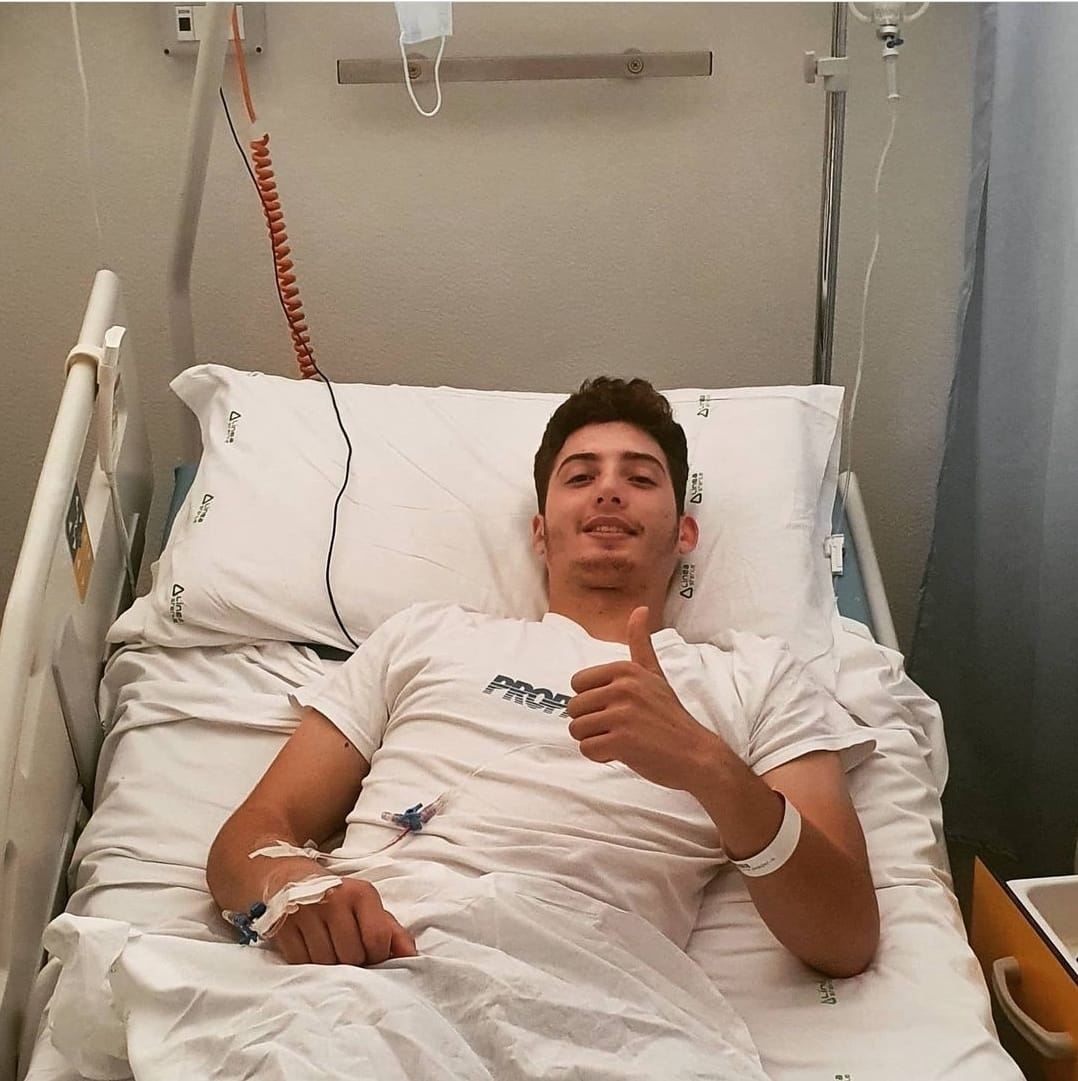 MUNDIAL DE SUPERSPORT 600. O italiano Luca Bernardi, que se acidentou gravemente na corrida 2 em Magny-Cours. Ele foi operado sábado da vértebra T12 fraturada, está dando os primeiros passos e em breve voltará para casa para continuar a reabilitação. Grande notícia...
Braaaaap!