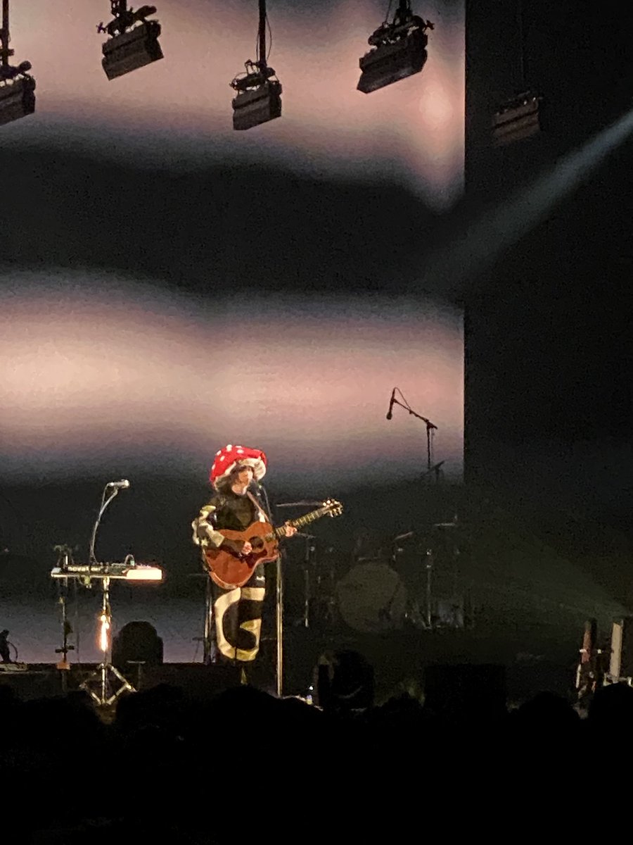 Ce soir à l’Olympia concert de @Pommeofficial : réservé en février 2020, reporté deux fois, cette fois c’était la bonne et c’était bien sympa. Magnifiques chansons et intermèdes joyeux. Avec un peu d’Angèle dedans.