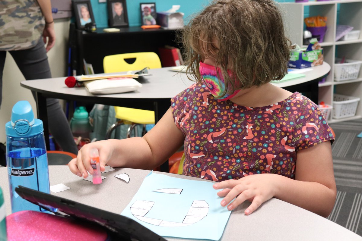 usd497's tweet photo. What did you learn today?

The students at Quail Run learned and practiced their multiplication with a center activity. 

#allstudentsoneteam #usd497 https://t.co/9kt2LtevTX
