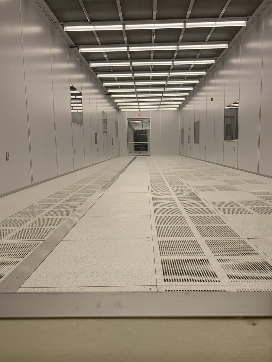 This newly completed clean room @Fermilab MP9 is ready for the assembly of the very first @PIP-II HB650 string and cryomodule. Thanks to the Fermilab team that supervised the installation.