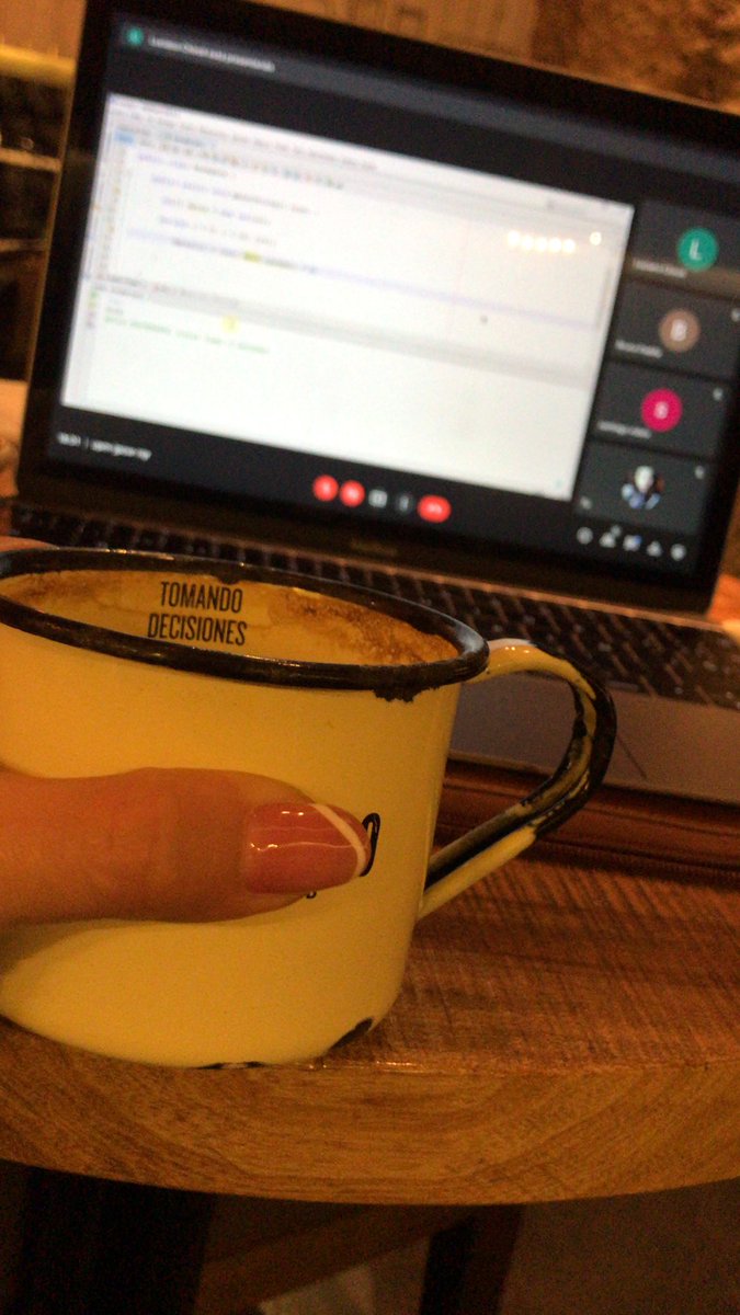 Julieta_Leal's tweet image. Hoy festejo mi primer día del programador/ra #ProgrammersDay2021 ☕️