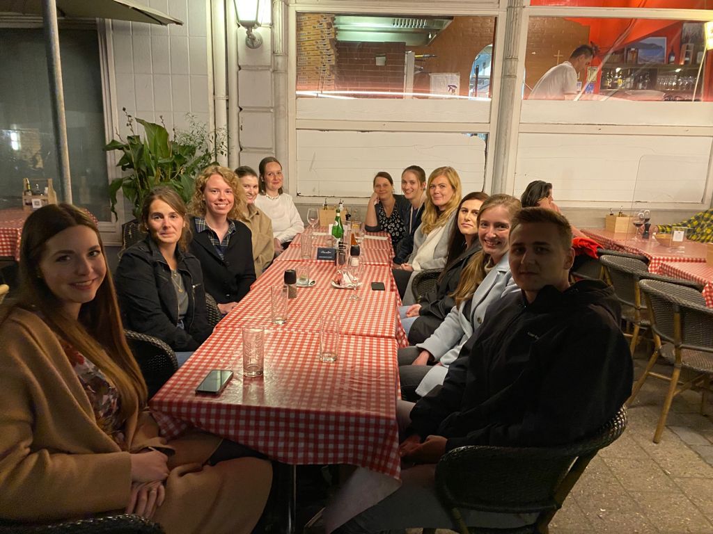 Was für ein schöner Abend! 🤗

Die Hamburger HR ROOKIES bleiben ihren Routinen treu und trafen sich im #lalocanda