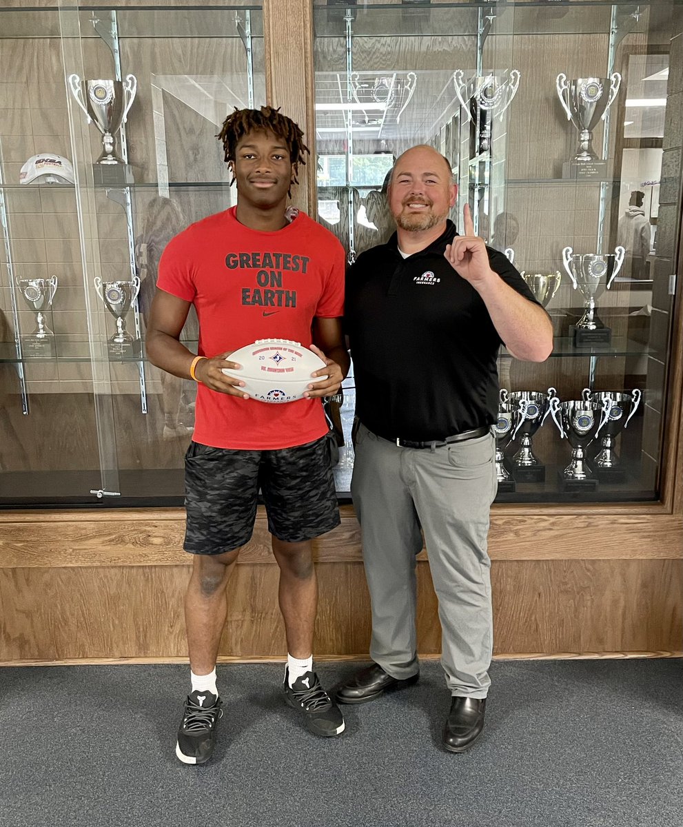 AgencyMcleish's tweet photo. This week’s Douglas McLeish Agency Farmers Insurance Jefferson High School Varsity Football Dragon of the Week is #45 Kadin Bailey! Kadin Rushed for 32yds and a TD, had 2 receptions, led the defense with 7 tackles, &amp; had 1 sack! Congrats Kadin! @JeffersonFootba https://t.co/DHiFqr81Lv