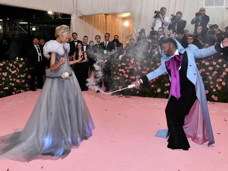 boohoo's tweet photo. Thinking about Zendaya at the #METGALA  🪄✨ https://t.co/a4rcYt49IE