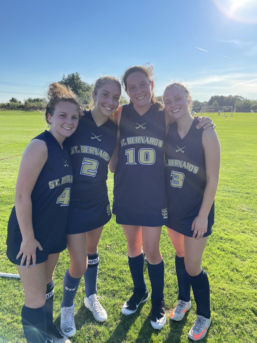 FIRST WIN of the season!! 3-1 against Clinton💛💙🏑 
🚨#10 Bella Dee
🚨#3 Lydia Garneau
🚨#4 Captain Katie Boisseanou 
And with all THREE assists, Captain Mia Dondero🏑🏑🏑 
Goalie/Captain Gianna Bingham with 6 saves as well. LETS GO!