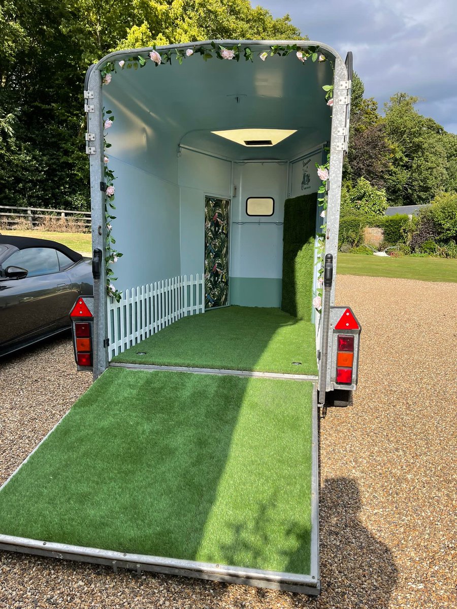 RetroVespaHire's tweet photo. Our scooters arrive in style. #Vespahire #partyhire #prophire #scooterhire https://t.co/HO3WgPGIGM