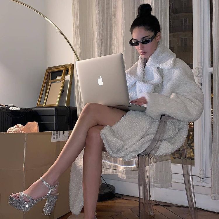 wrkhs's tweet photo. me, ready to tweet all about the attendees and what they are wearing  #MetGala2021 https://t.co/bcTpMQlP8O