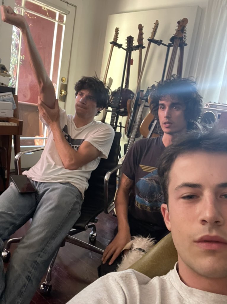 wallowsmusic's tweet photo. https://t.co/FASstxpntb