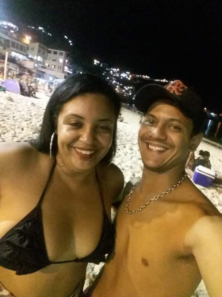 Gazotte3's tweet photo. "Já pensei em te largar
Já olhei tantas vezes pro lado
Mas quando penso em alguém
É por você que fecho os olhos
Sei que nunca fui perfeito
Mas com você eu posso ser
Até eu mesmo
Que você vai entender"
@BrunoBrittoOli1 te amo!

#3anos #soudele https://t.co/ZnBIWx1xfl