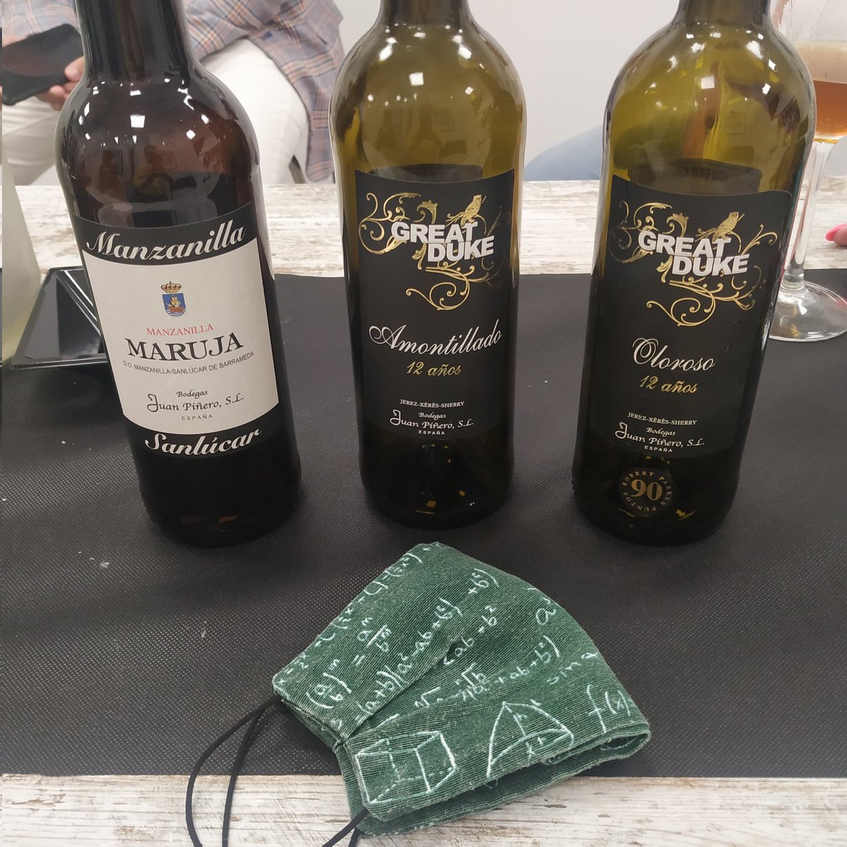 Reunión de trabajo con <a href="/TaninosAsesinos/">Taninos Asesinos SL</a> y Juan Rueda. Demasiado peligro junto.