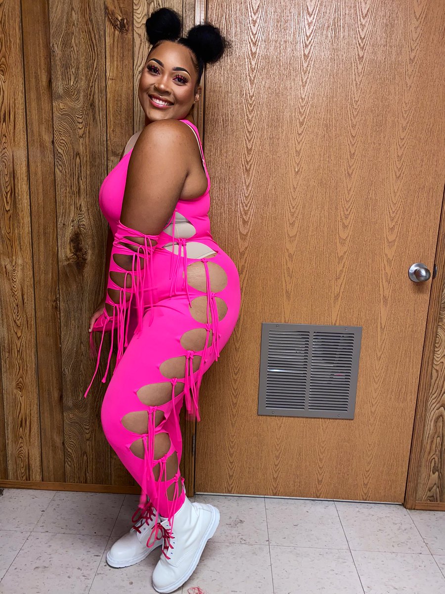 cryssiedenise_'s tweet photo. In the famous words of @lizzo “Scuse me while I feel myself” because I’m one of her dancers now 🤪 Performing for the first time was literally everything I could’ve imagined and I can’t wait to experience more moments like this!! GOD IS SO GOOD!!!!!! 🙌🏽🙏🏽 I’M A BIG GRRRL NOW 💁🏽‍♀️💖 https://t.co/tPDGg69z8Y
