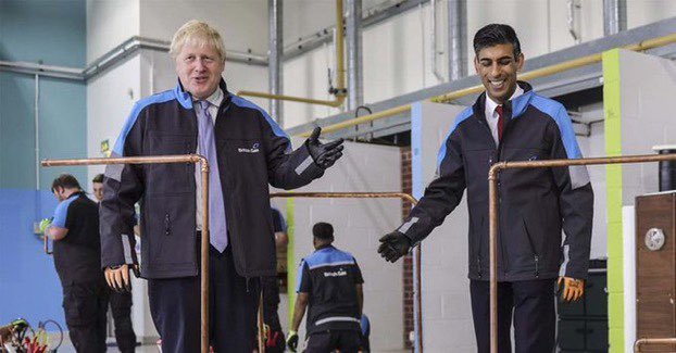 buddy49561367's tweet photo. So it all now becomes clear. After over 40 days of strike with no or very little news coverage, hundreds of Engineers sacked because they would not be bullied. Now Boris and his cronies are bigging up British Gas for taking on loads of apprentices. #ShameOnYou #BorisJohnson https://t.co/qrUv2rrmzZ