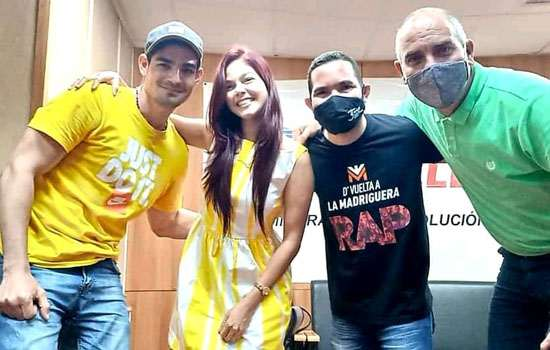 UJCdeCuba's tweet photo. Voces jóvenes para soñar despiertos se presentan "En Clave",  programa de la emisora Radio Rebelde que desde el 4 de abril de 2021, da protagonismo a los creadores afiliados a la @ahsjovenescuba. #Cuba #UJC #PonleCorazón @aylinalvarezG @rafeglez87 @DiazCanelB https://t.co/CRelICV5PS