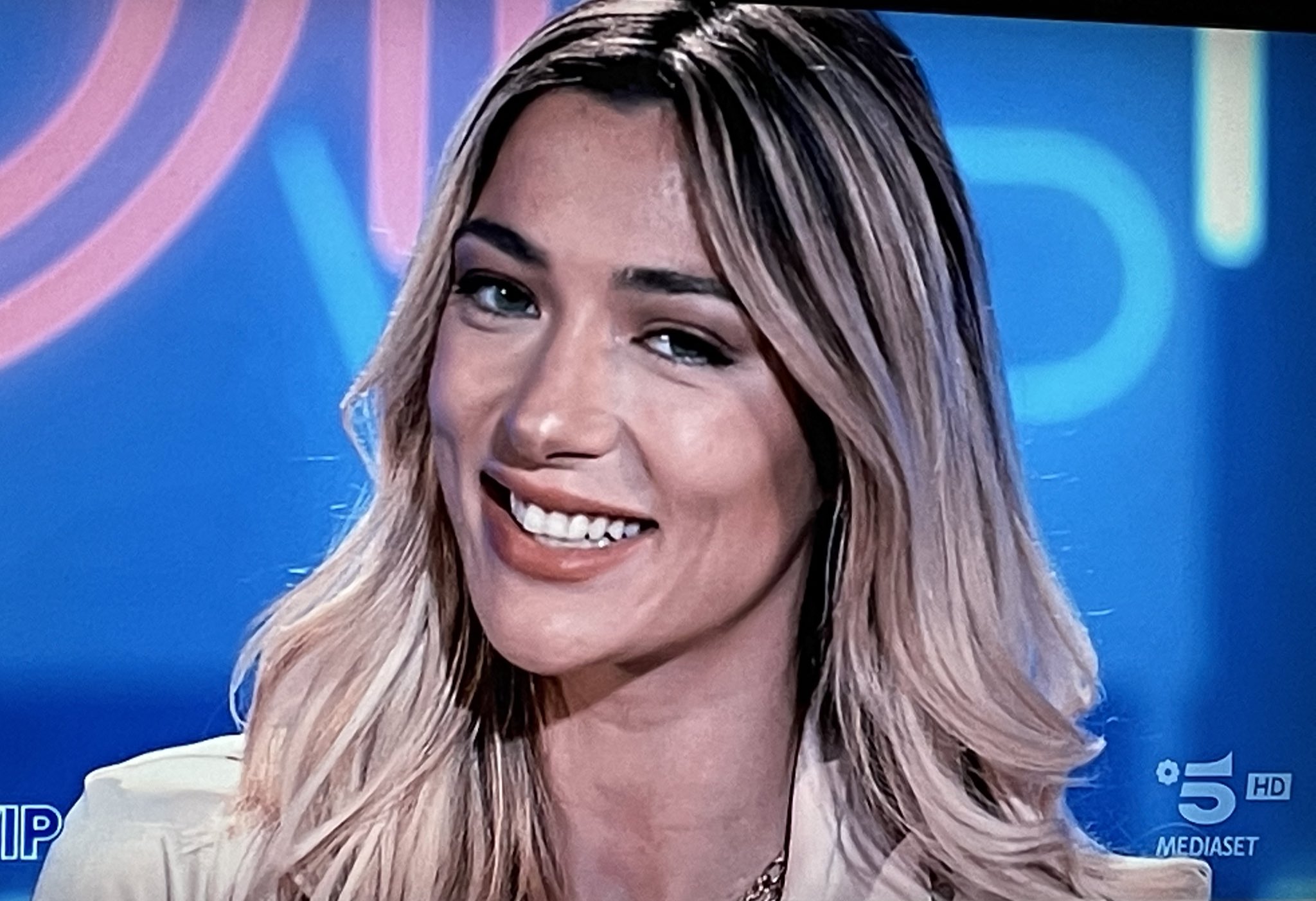 Eleonora D'Amore on Twitter ""Sono una modella, un'influencer, un'attrice, UNA GIORNALISTA