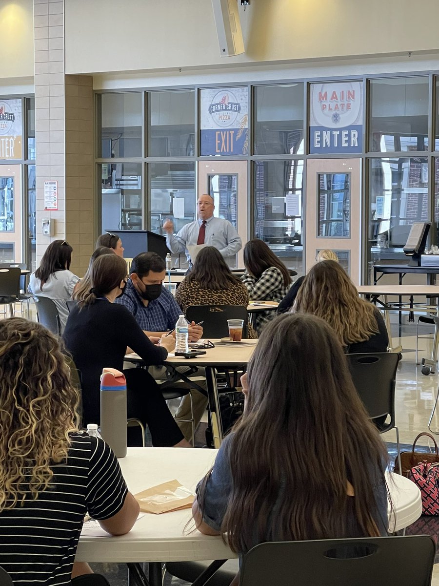 DISDDirector's tweet photo. Dr. Kirkbride shares wisdom regarding classroom management for our new teachers and mentors. https://t.co/ryTrren9ei