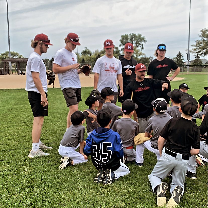 MASH__BASEBALL's tweet photo. After dominating at a National @PBRTournaments all weekend 3 states away…these boys come home and immediately are back out on a field helping the youngest players in our progrum. 

Proud is an understatement. 🔔📈 https://t.co/uI29Gjh3IJ