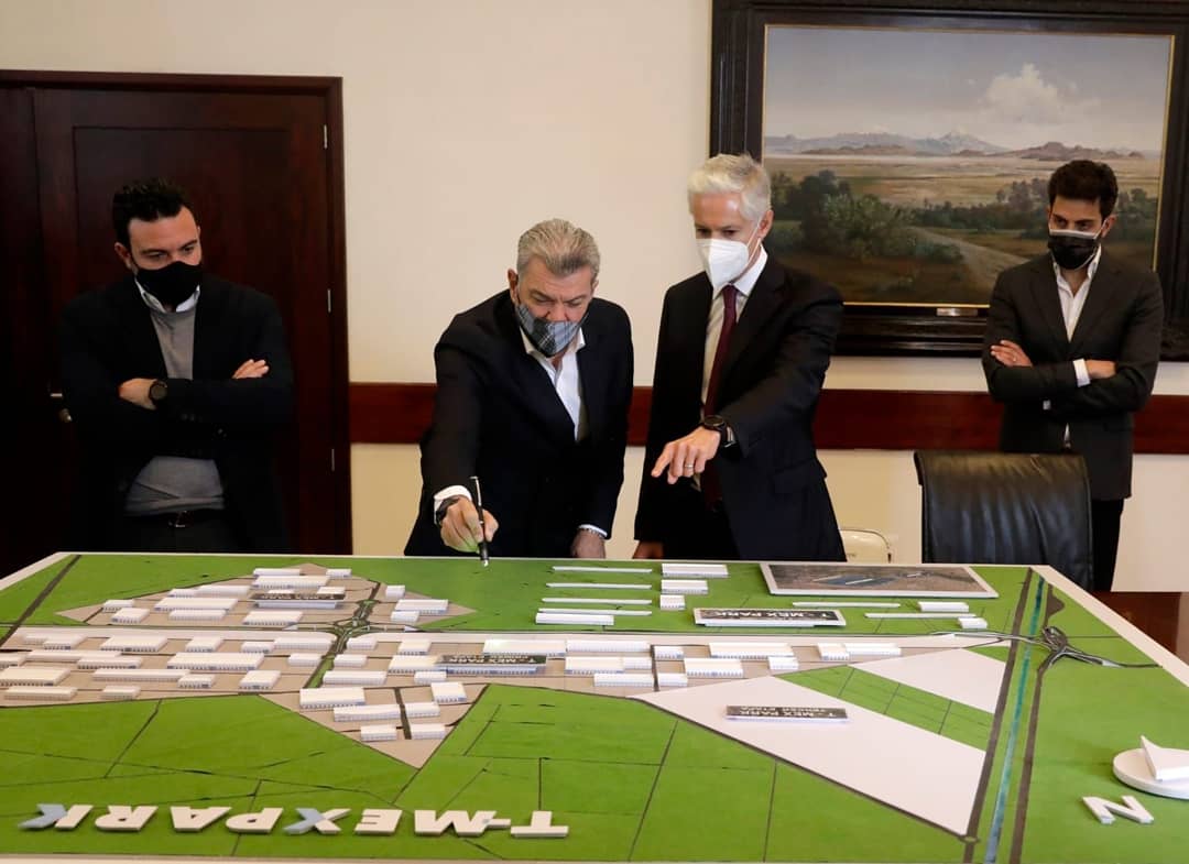jstintero's tweet photo. ENCABEZA @alfredodelmazo PRESENTACIÓN DEL PROYECTO #TMEXPARK, DONDE SE INVERTIRÁN
MÁS DE 13 MIL MDP EN PLATAFORMA LOGÍSTICA
EN #Nextlalpan
Complejo 20 veces más grande que el de Santa Fe, integrará toda una cadena productiva, desde planeación hasta recepción y envío de mercancías https://t.co/UQiqyiujJe