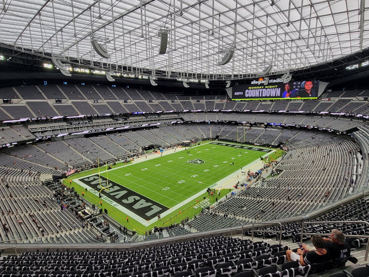 ravenfan45's tweet photo. Let's do this Bmore! Closed the Cowboys stadium with a win, tonight we give Vegas the L in their new place! #RavensFlock #BALLMORE #524ever https://t.co/DcAawFg8fd