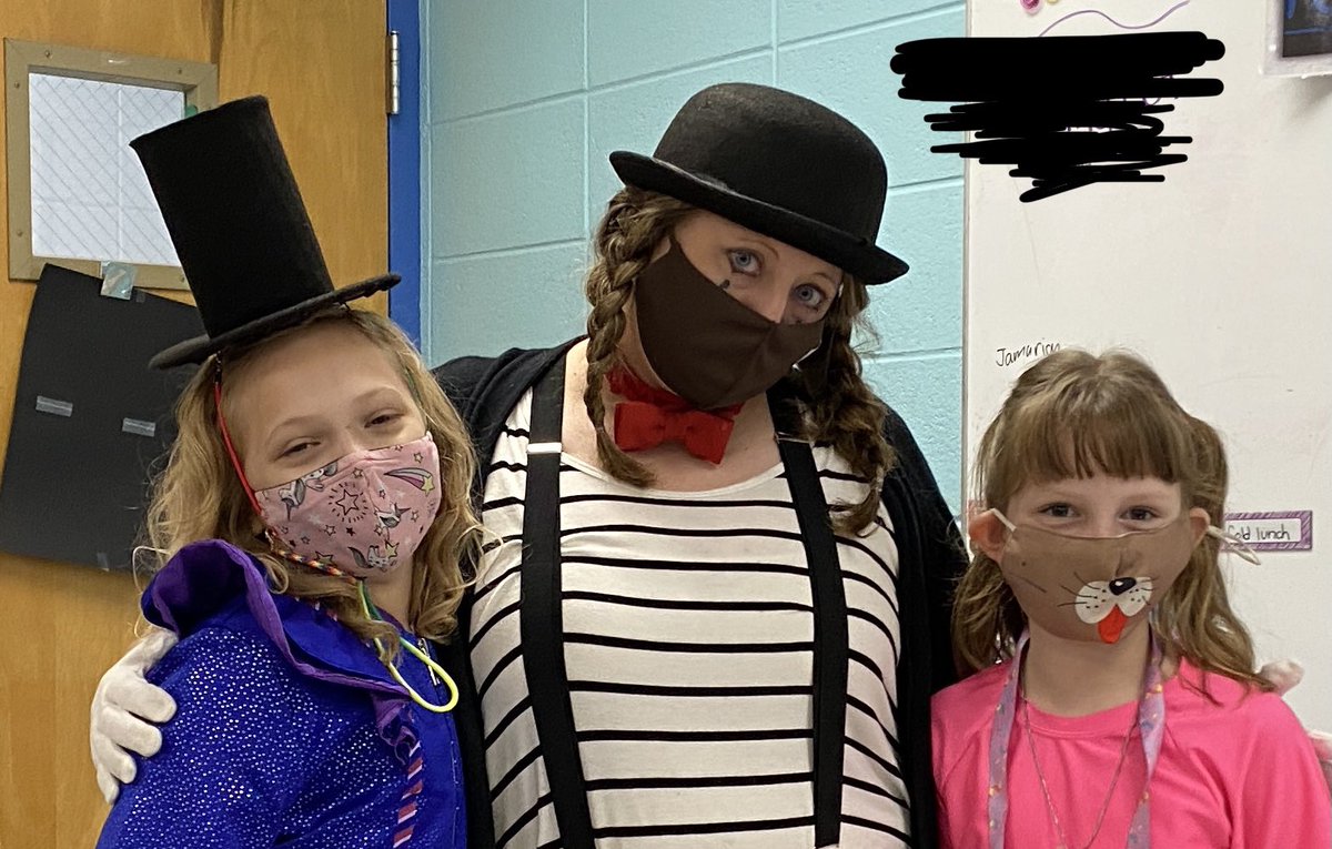 katherinecleary's tweet photo. A wonderful day at Natcher’s Circus. @NatcherElem  Our Sunshine Committee treated us to lots of goodies. #WeRblessed #OurCircusIsBetterThanYours https://t.co/xID2n5OBN2