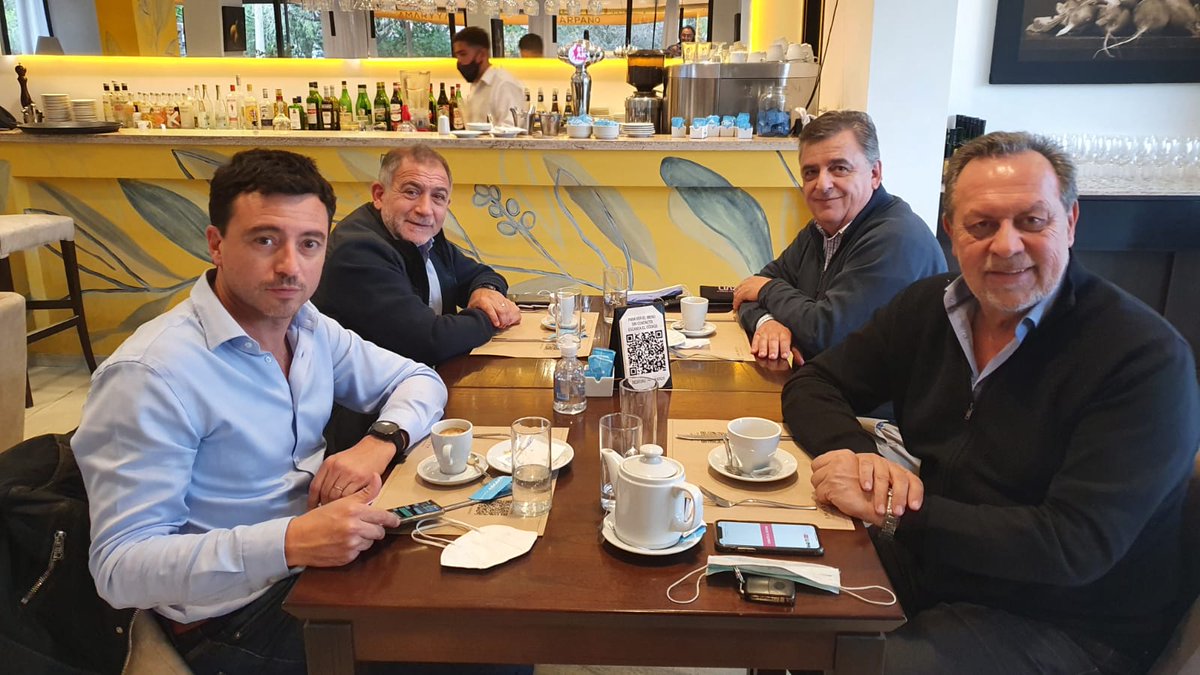marioraulnegri's tweet photo. Estoy con @ljuez @rodrigodeloredo y @GustavoSantosOk. 
Positivo encuentro para trabajar juntos.  Pronto nos reuniremos con todo el equipo. ¡Hay mucho por hacer y es juntos! https://t.co/oCYYTov8Sk