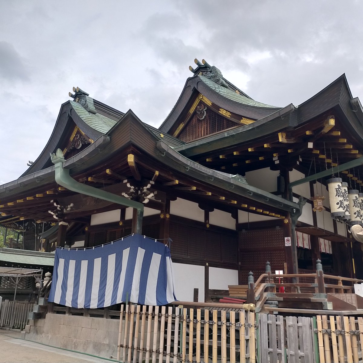 WorldNijiiro's tweet photo. I'd like to introduce the traditional shrine, Osaka tenmangu. Firstly it was built in 650, and then after repeating "scrap and build", the existing main shrine has been built in 1843. #Osaka #Kyoto #Japan #Japaneseculture #Japanesefood #shrine #temple https://t.co/KvMqnT9q91