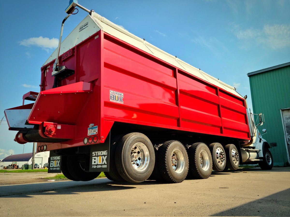 safeTpull's tweet image. 🥔 500+ bags? 👀 No problem for the positive drive smooth belt design offered in our #StrongBox 
#stpmfg #harvest2021 #harvest #livebottom